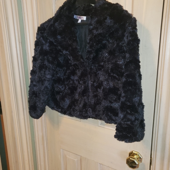 Jennifer Lopez Jackets & Blazers - Misses Jennifer Lopez Jlo black Jacket sz large furry cozy Coat so soft so cute